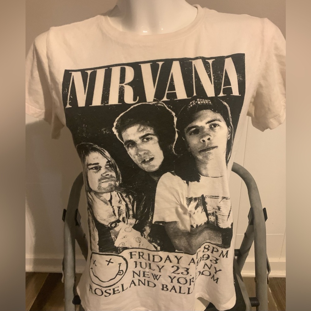 Nirvana 1999 concert Tshirt small. No holes